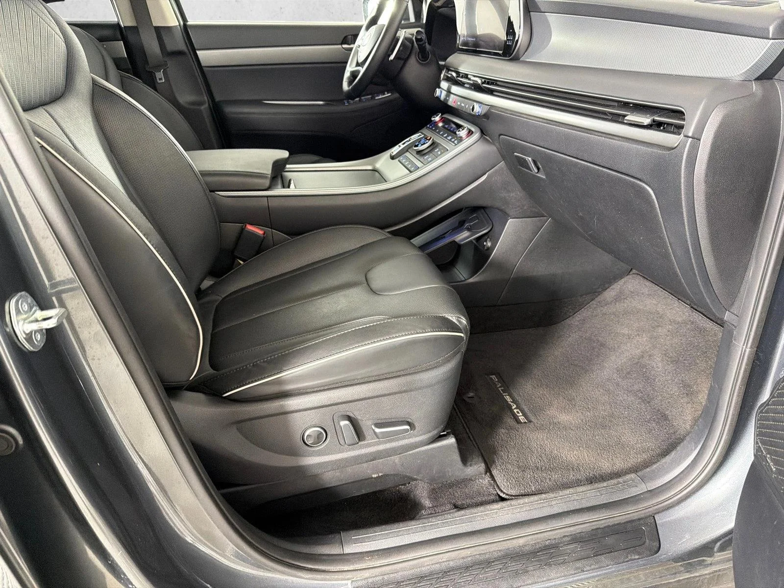 Used 2023 Gray Hyundai SEL image 15
