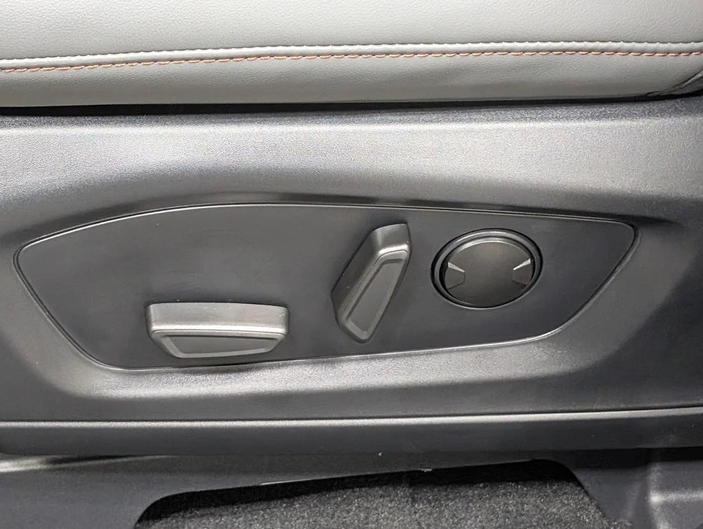New 2026 Star White Metallic Tri-Coat Ford Active image 12