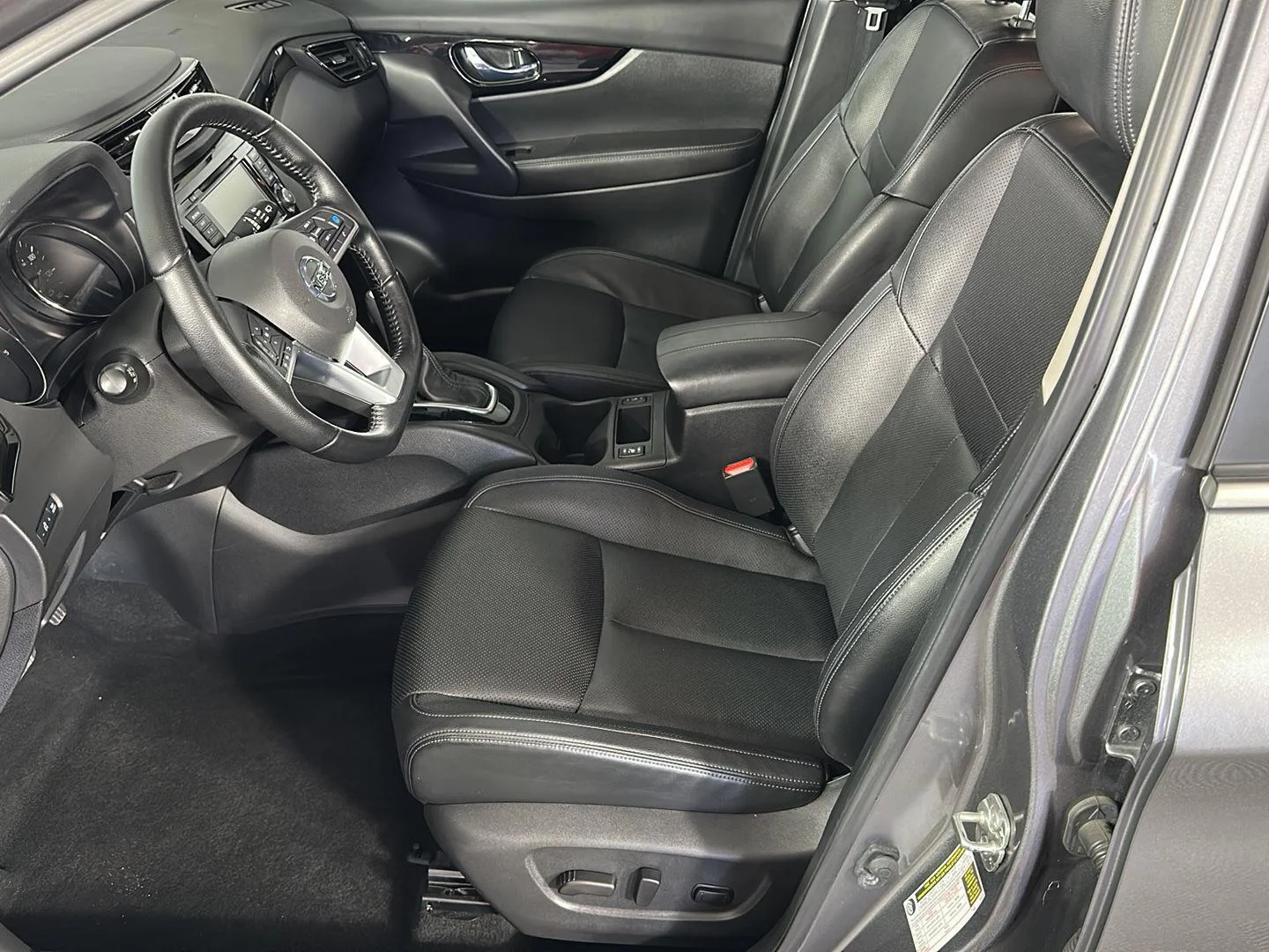 Used 2022 Gun Metallic Nissan SL image 15