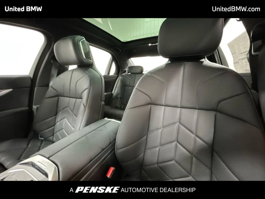 2026 BMW 7 Series 750e - Photo 12