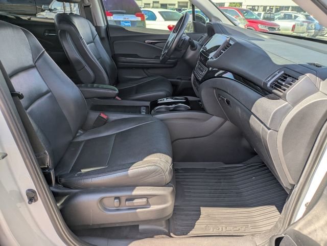Used 2021 White Honda Touring image 27