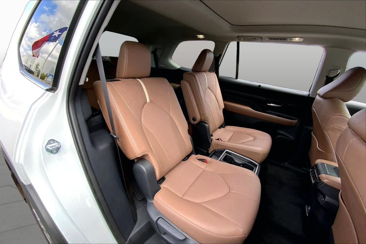 Used 2026 Wind Chill Pearl Toyota Platinum image 20