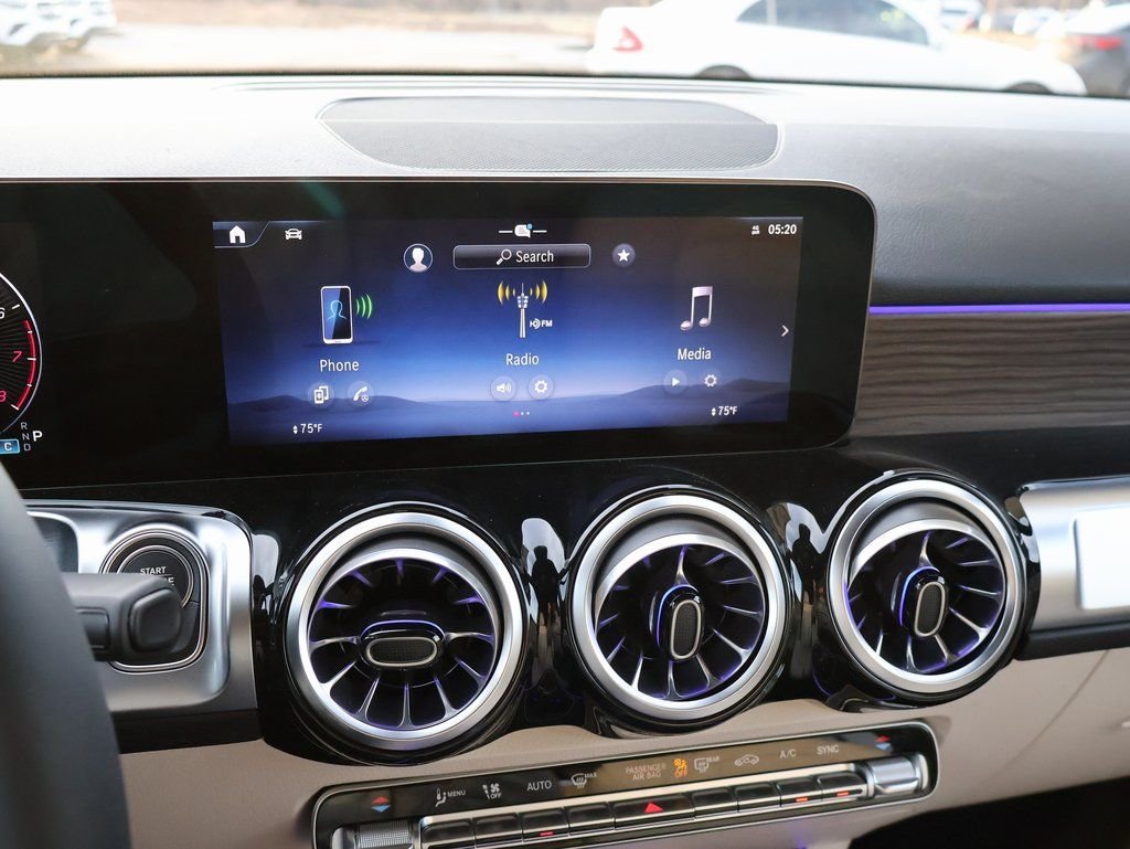 New 2026 Polar White Mercedes-Benz GLB 250 image 23