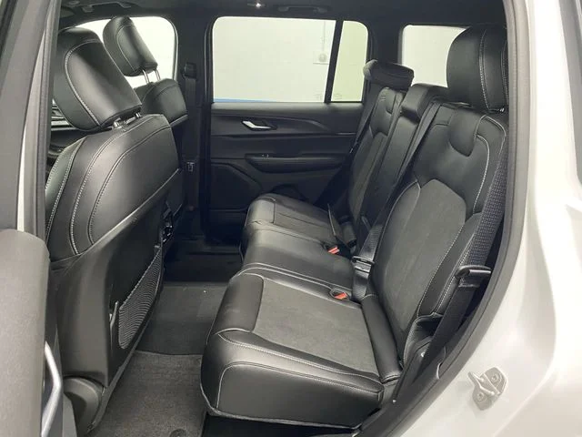 New 2025 Bright White Clear-Coat Exterior Paint Jeep Altitude X image 32