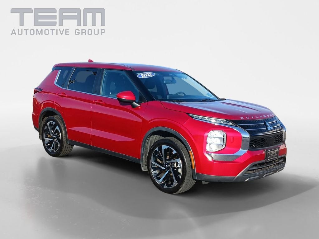2022 Mitsubishi Outlander ES S-AWC's photo