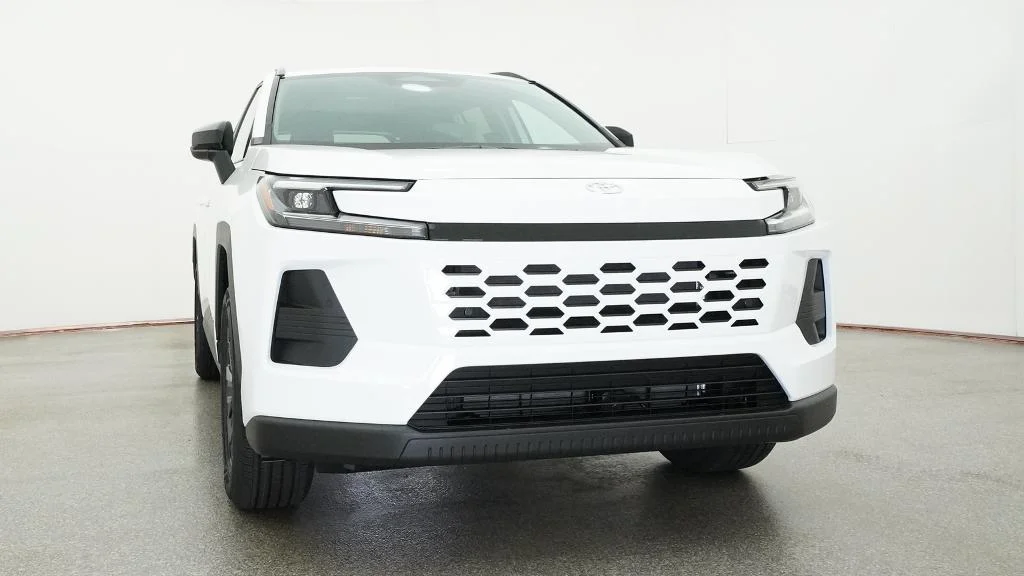 New 2026 Ice Cap Toyota XLE Premium image 7