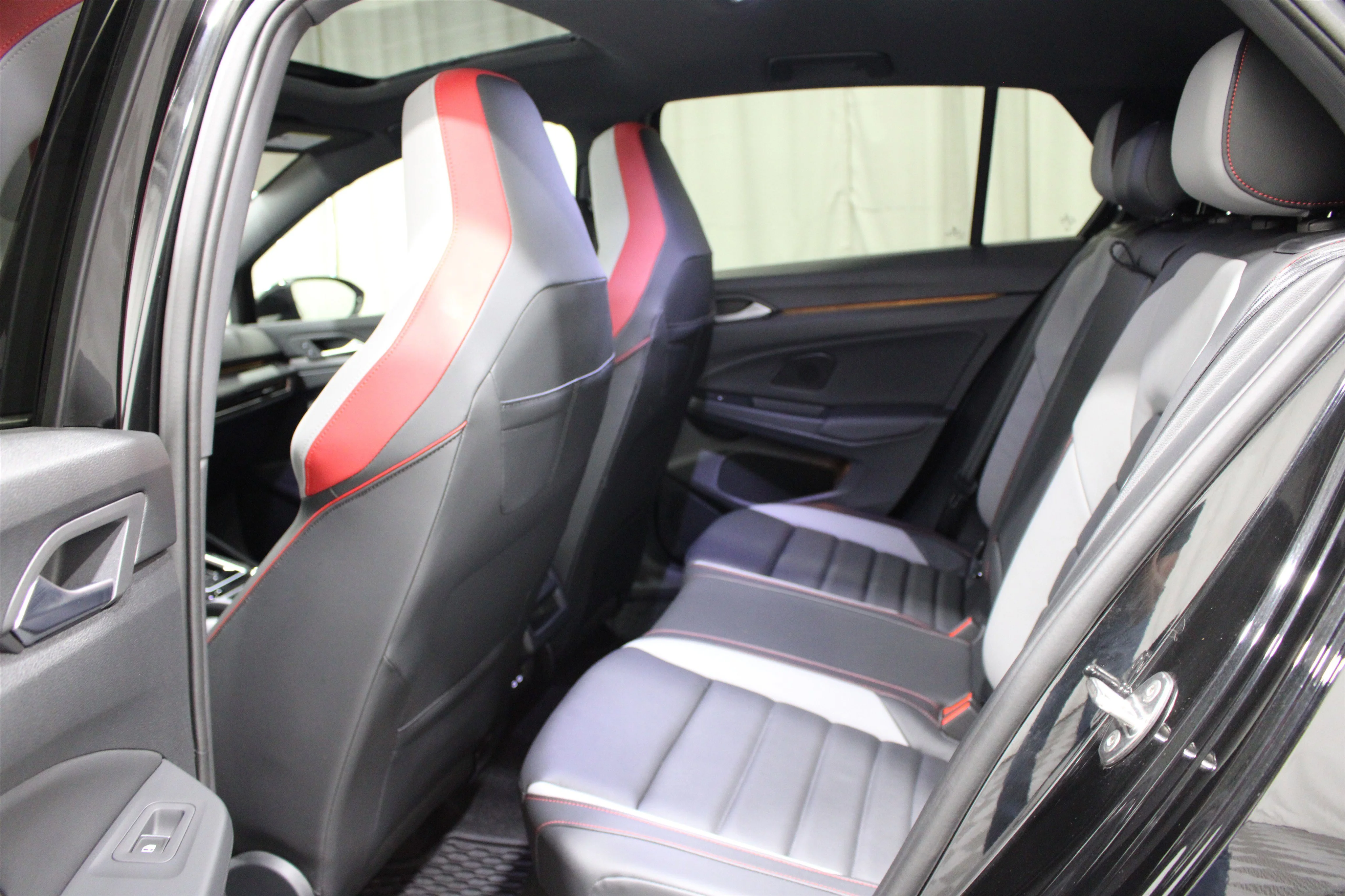 2025 Volkswagen Golf GTI SE - Photo 24