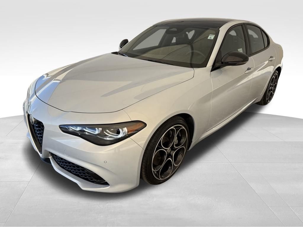 New 2025 Moonlight Gray Metallic Exterior Paint Alfa Romeo Base image 9