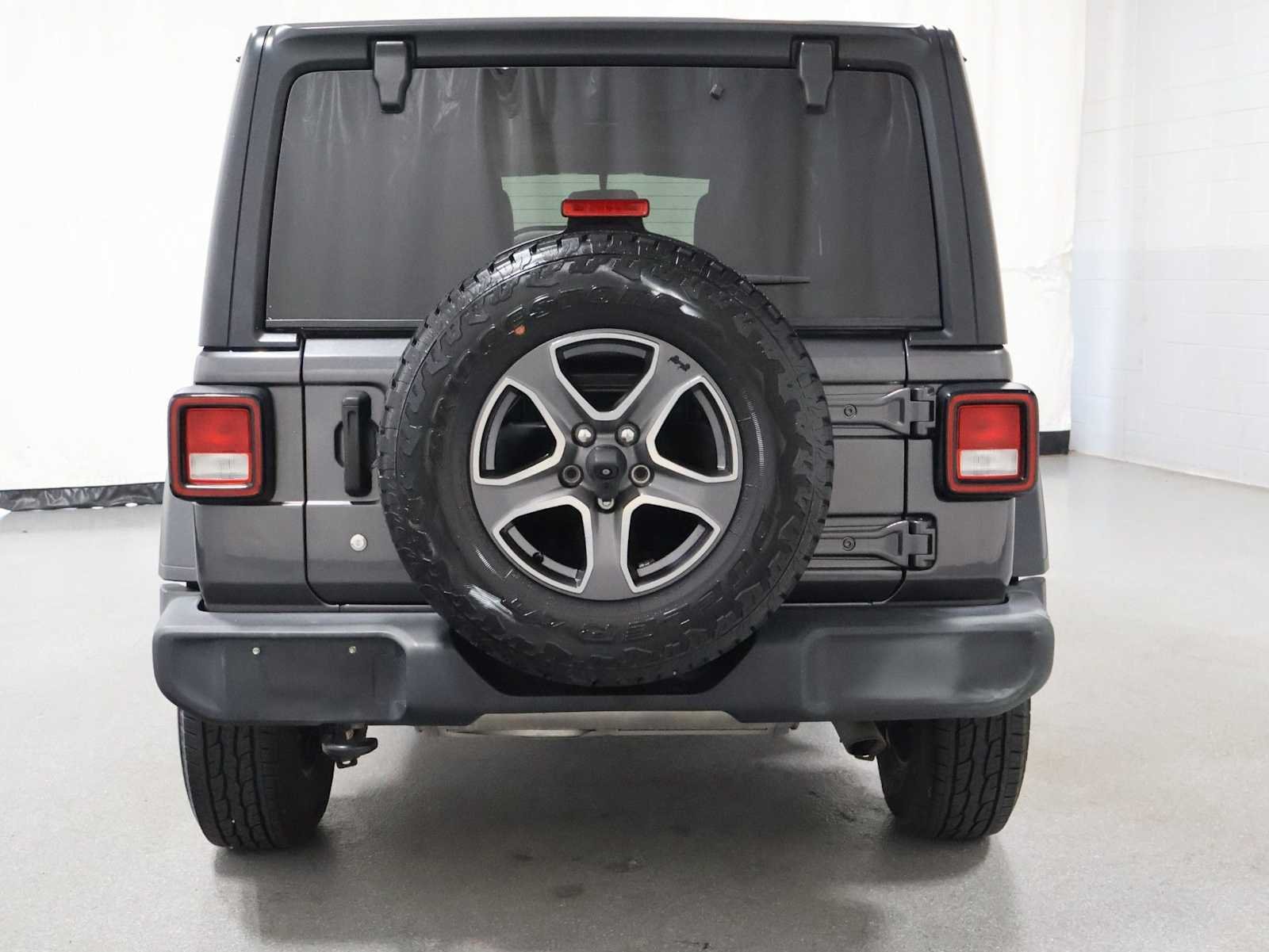 Used 2018 Granite Crystal Metallic Clearcoat Jeep Sport S image 7