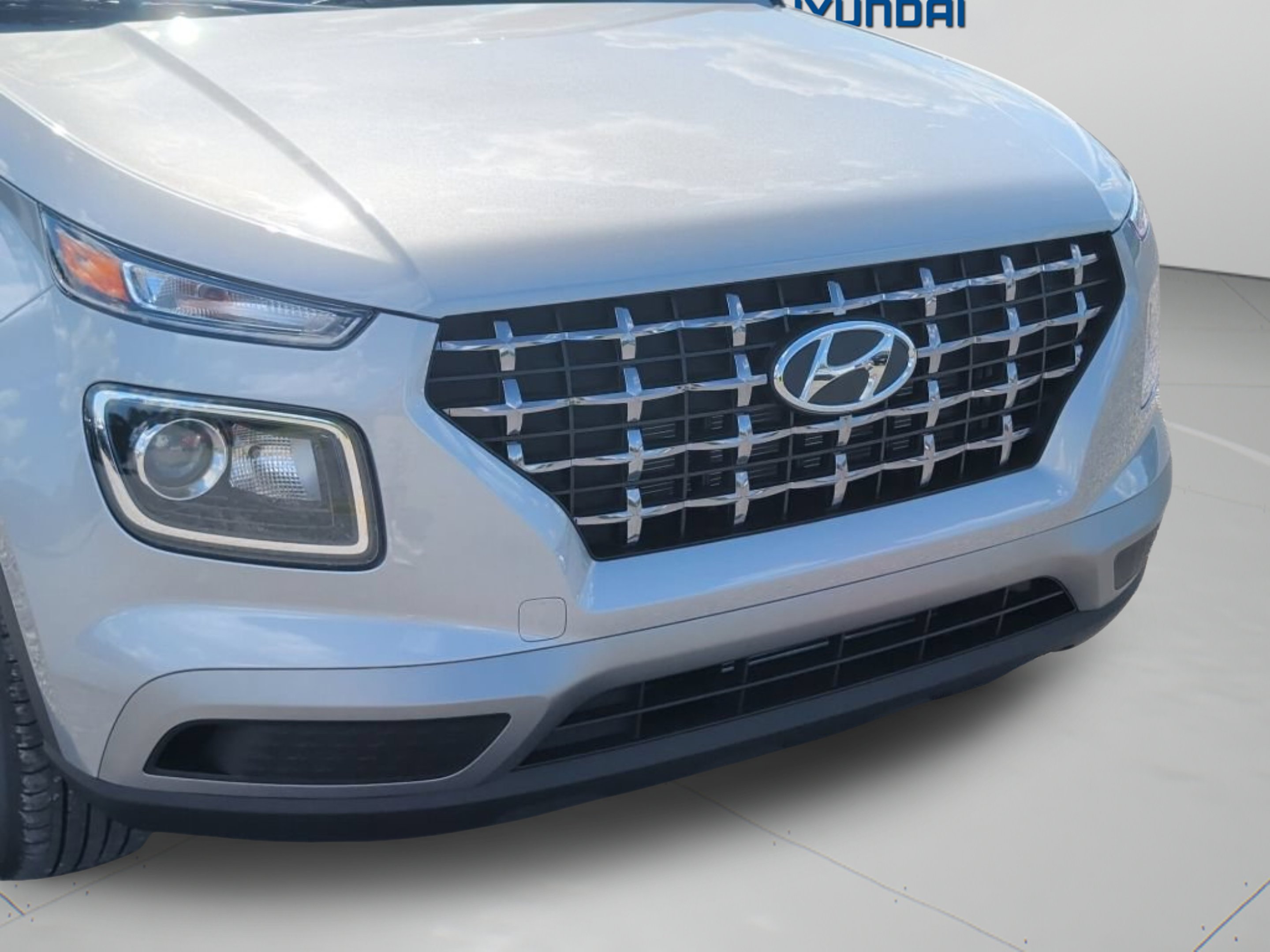 New 2026 Shimmering Silver Hyundai SEL image 11