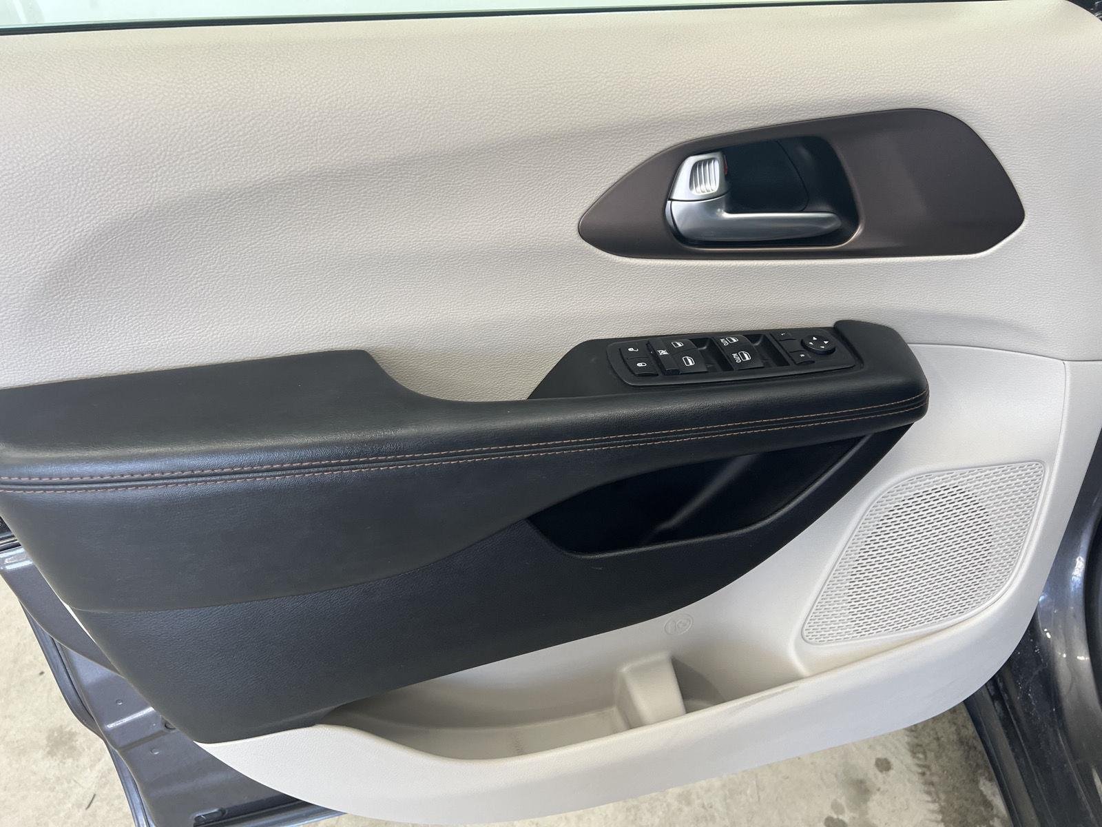 2019 Chrysler Pacifica Touring L - Photo 12