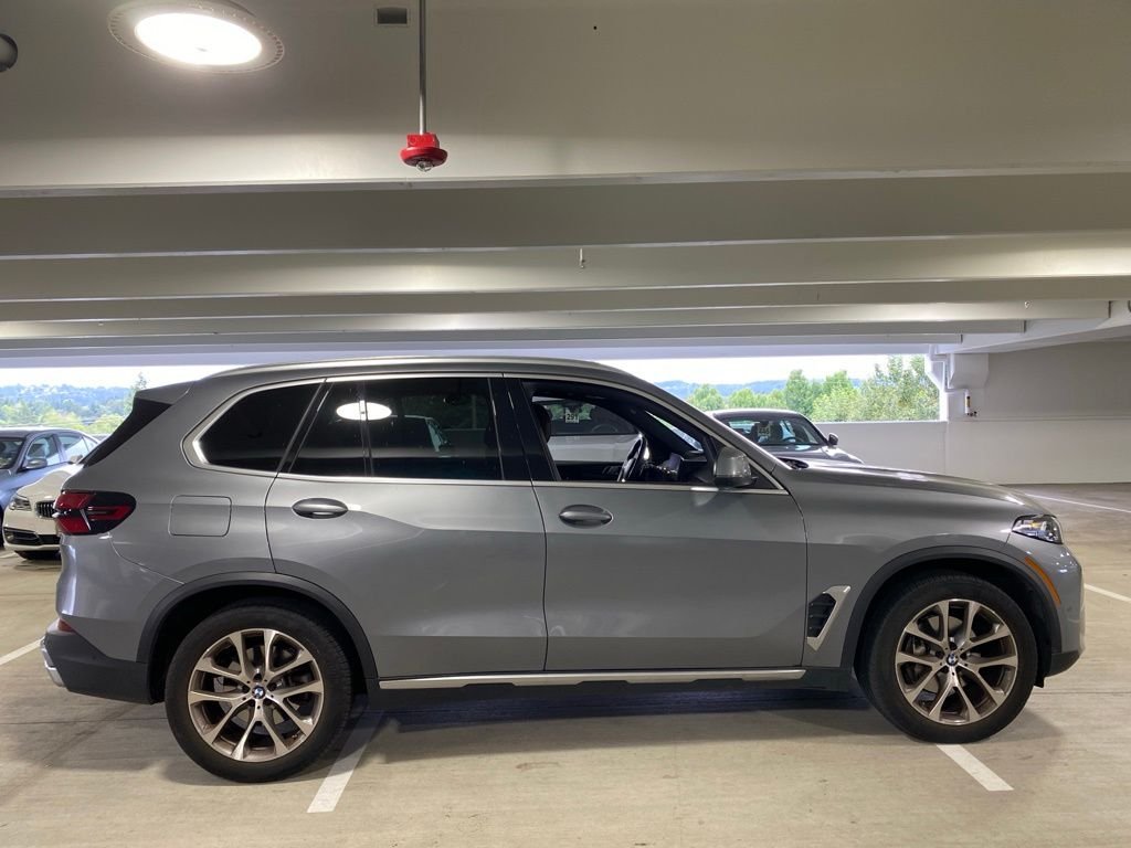 Used 2024 Gray Metallic BMW xDrive40i image 5