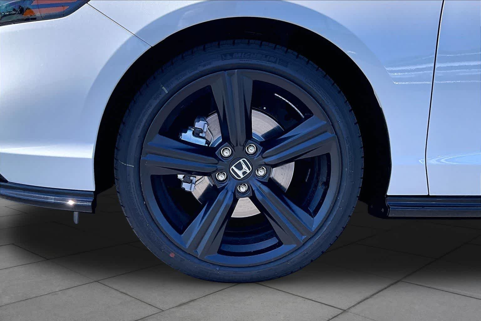 New 2026 Platinum White Pearl Honda Sport-L image 11