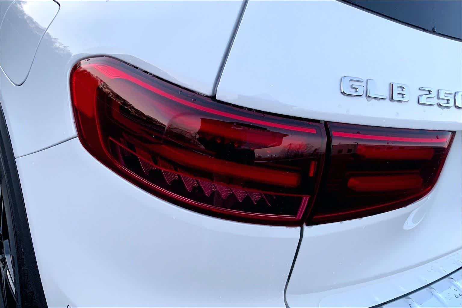 New 2026 Polar White Mercedes-Benz GLB 250 image 14