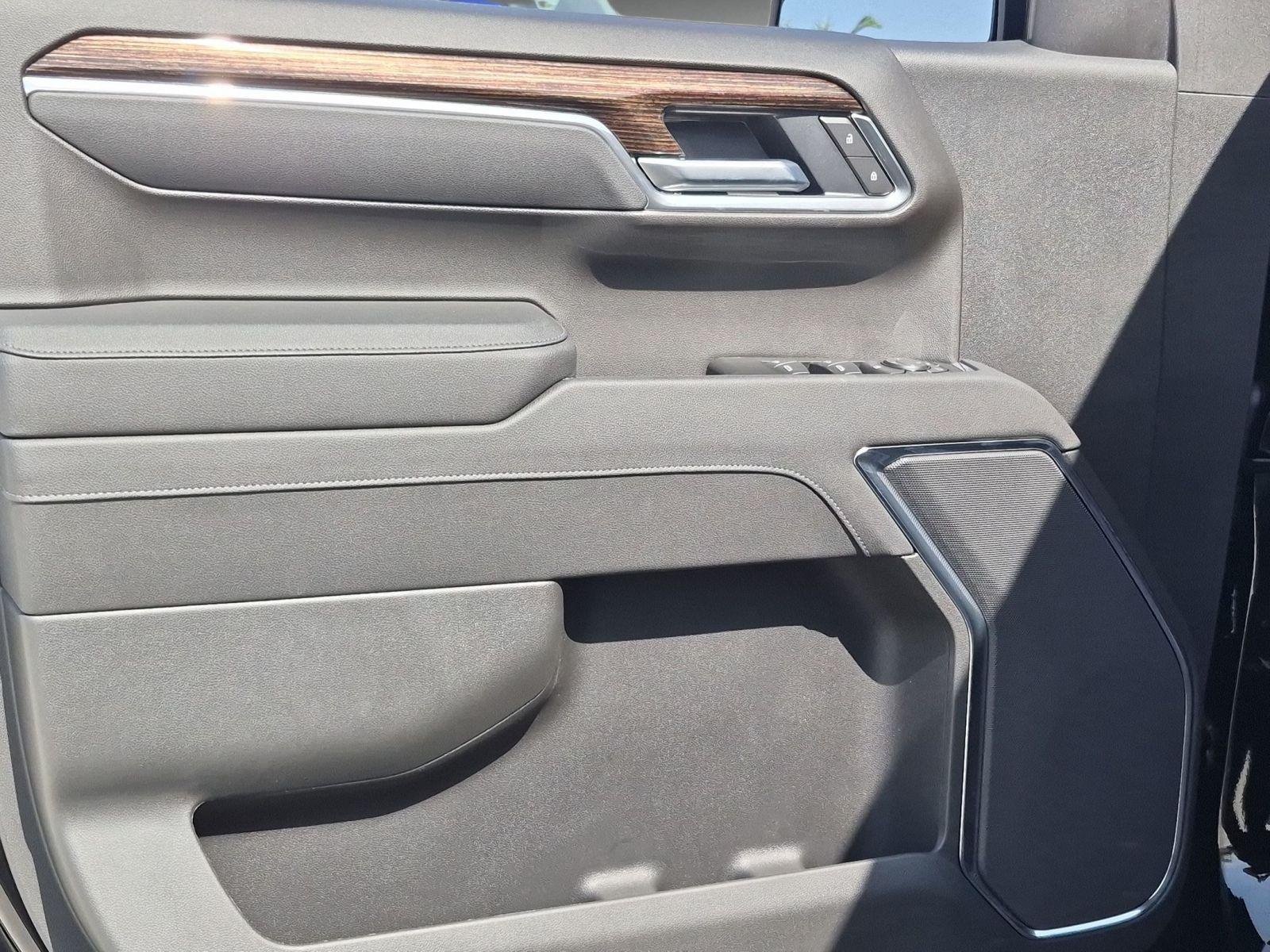 New 2026 Onyx Black GMC Elevation image 21