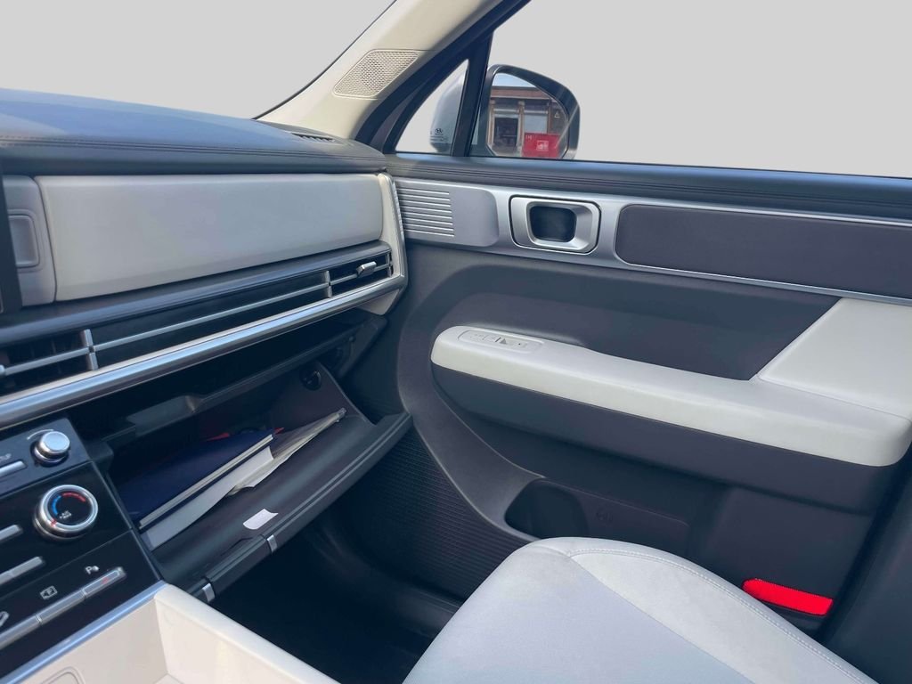 Certified Used 2025 Silver Hyundai SE image 32