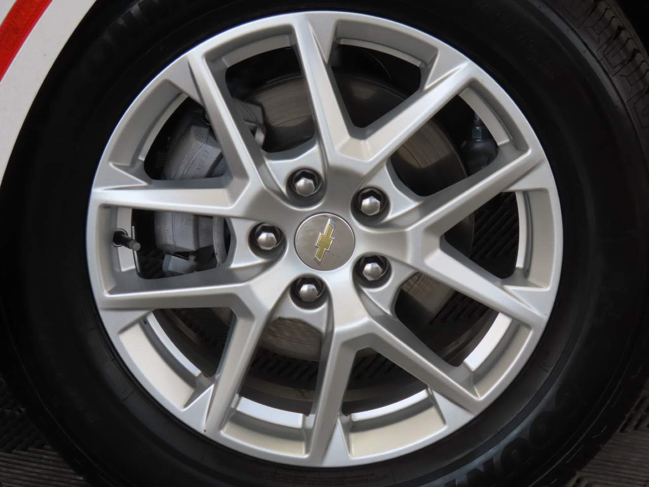 Used 2024 Summit White Chevrolet LT image 7