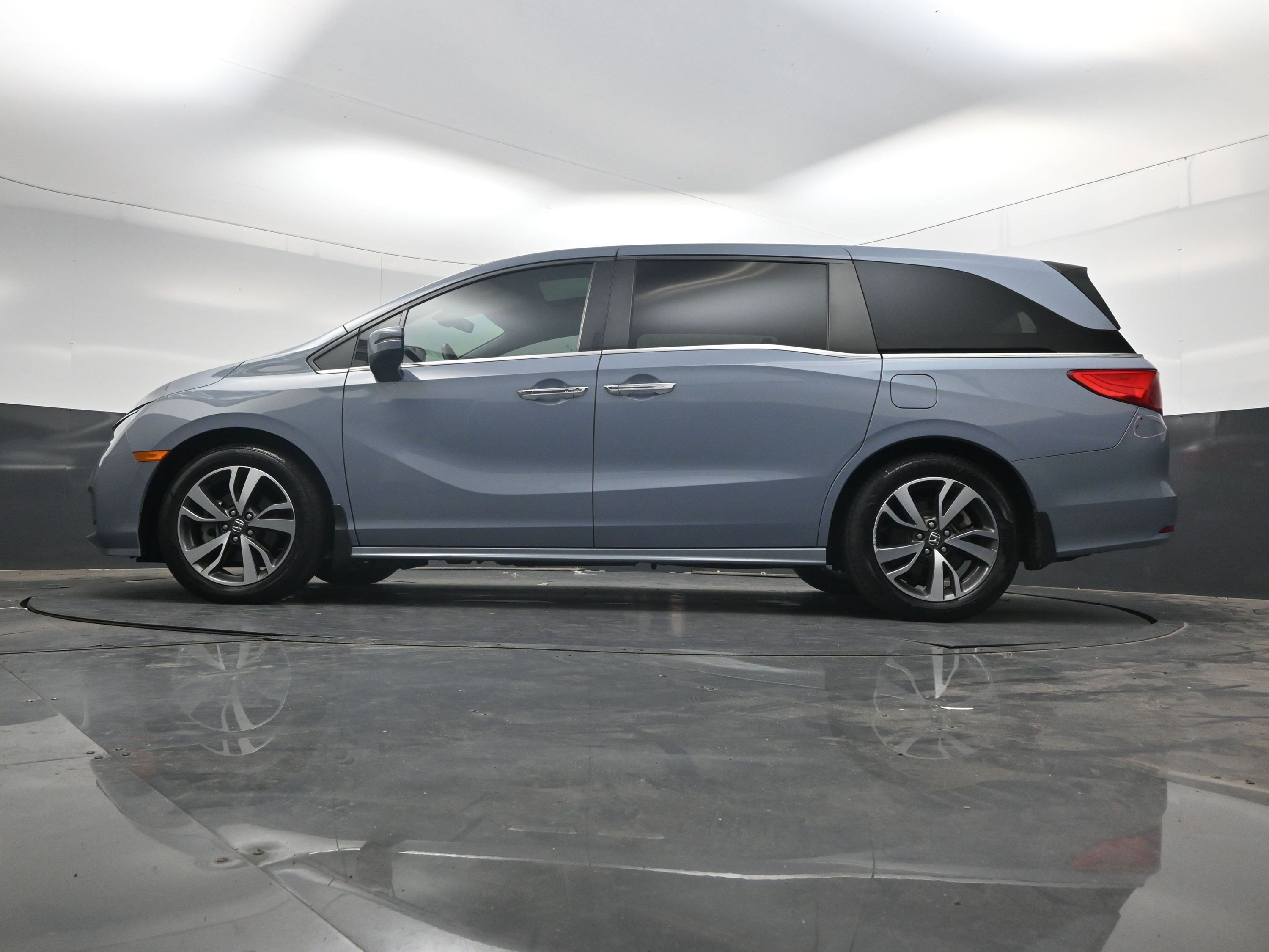 Used 2023 Sonic Gray Pearl Honda Touring image 30