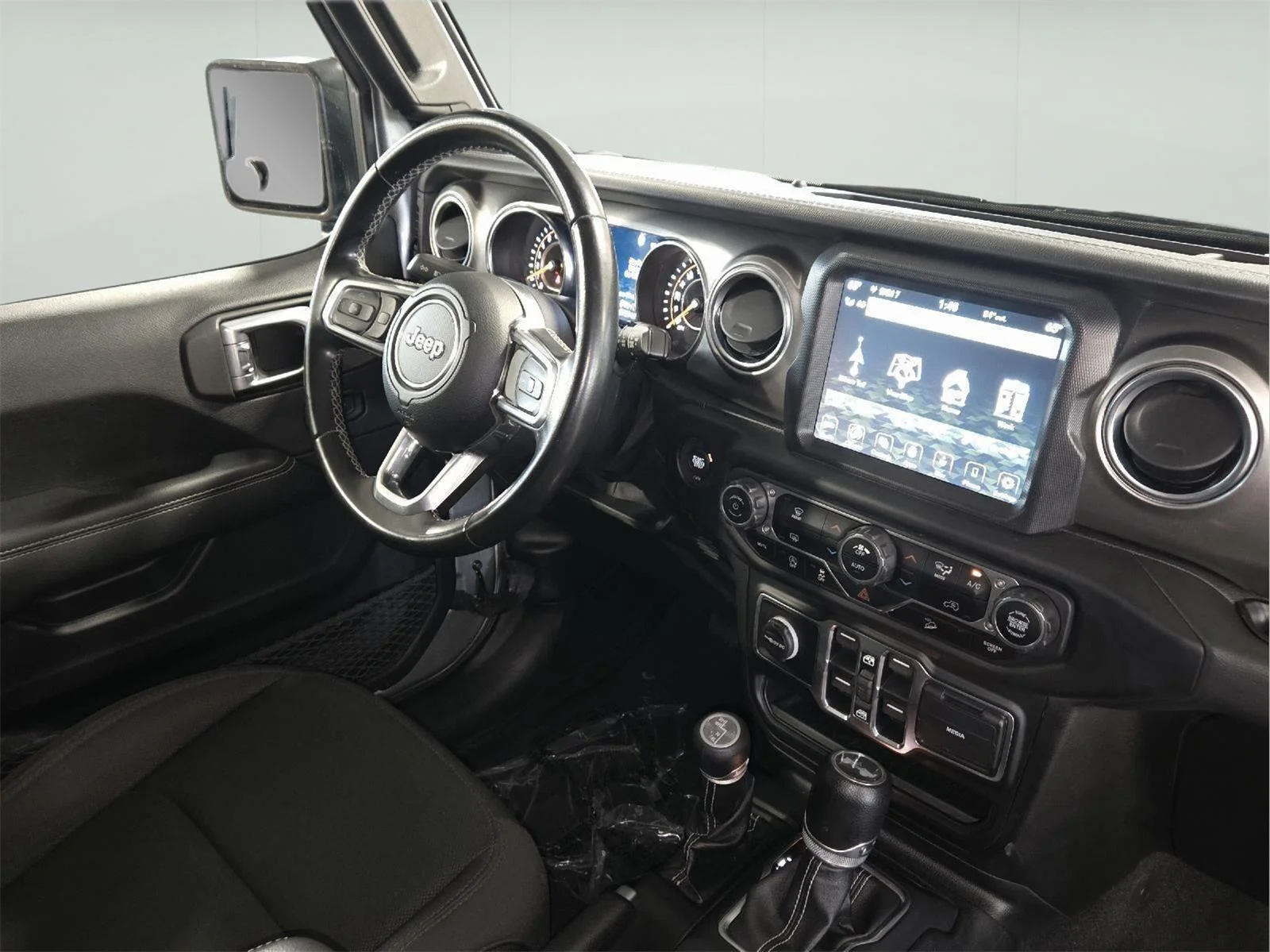 Used 2020 Billet Silver Metallic Jeep Sahara image 40