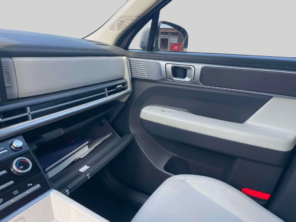 Certified Used 2025 Silver Hyundai SE image 32