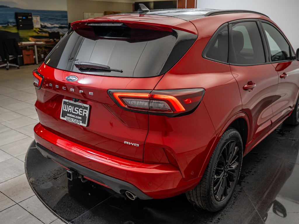 Used 2024 Rapid Red Metallic Tinted Clearcoat Ford ST-Line Elite image 15