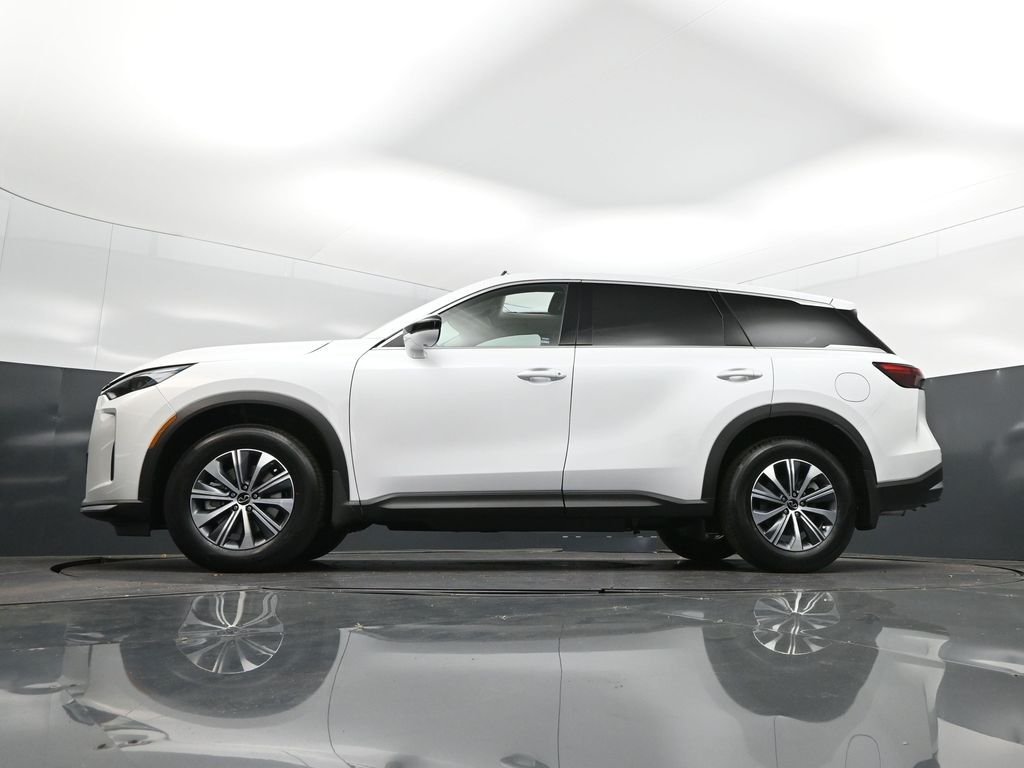 Certified Used 2026 White INFINITI PURE image 40