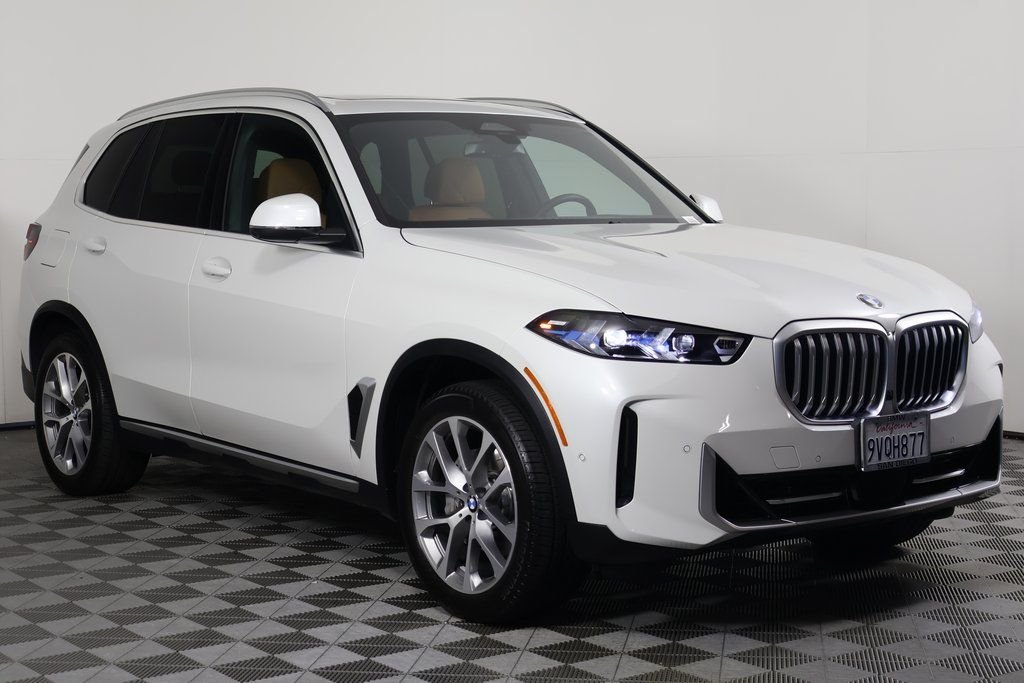 Certified Used 2026 Mineral White Metallic BMW sDrive40i image 3