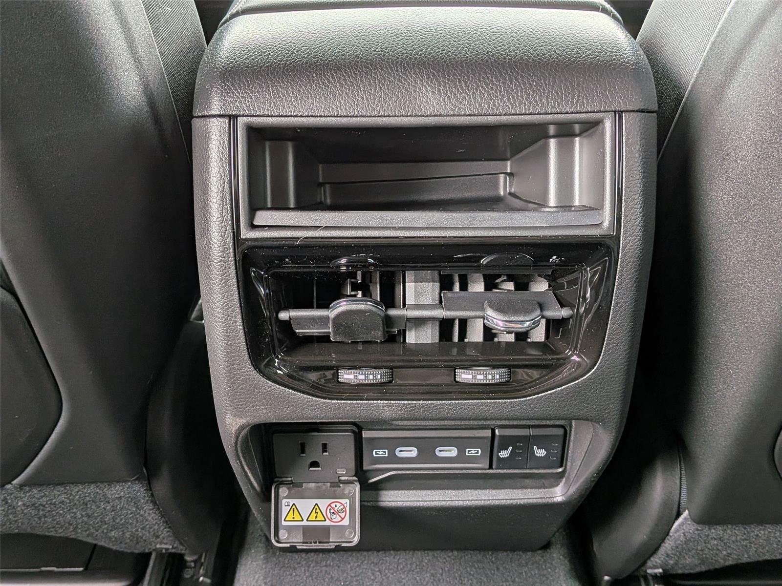 New 2026 Silver Zynith Exterior Paint Jeep Limited image 31