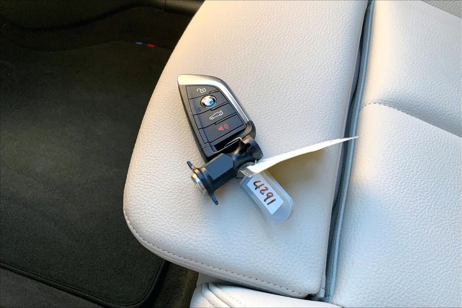 Used 2020 Alpine White BMW M35i image 14