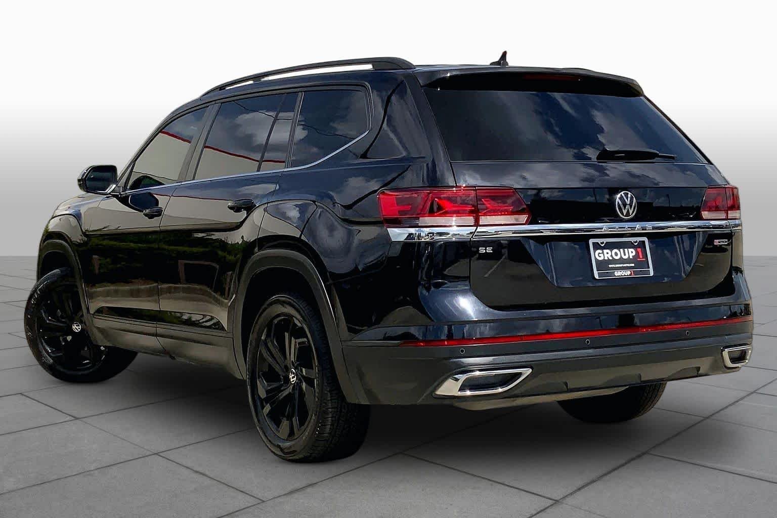Used 2022 Deep Black Pearl Volkswagen 2.0T SE w/Technology image 12