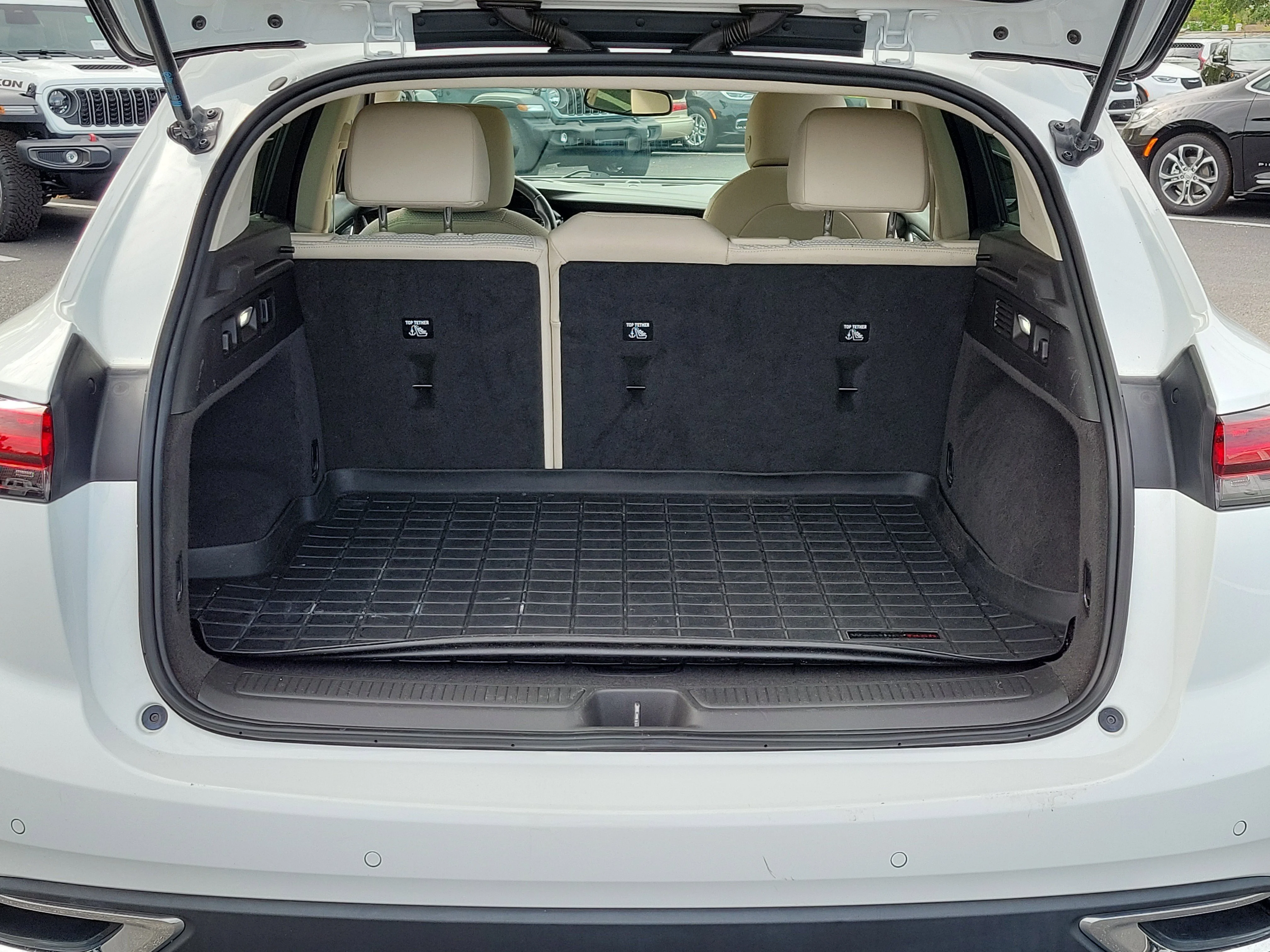 Used 2022 Summit White Buick Preferred image 12