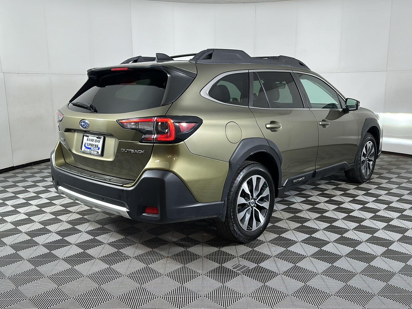 Used 2023 Autumn Green Metallic Subaru Limited image 22