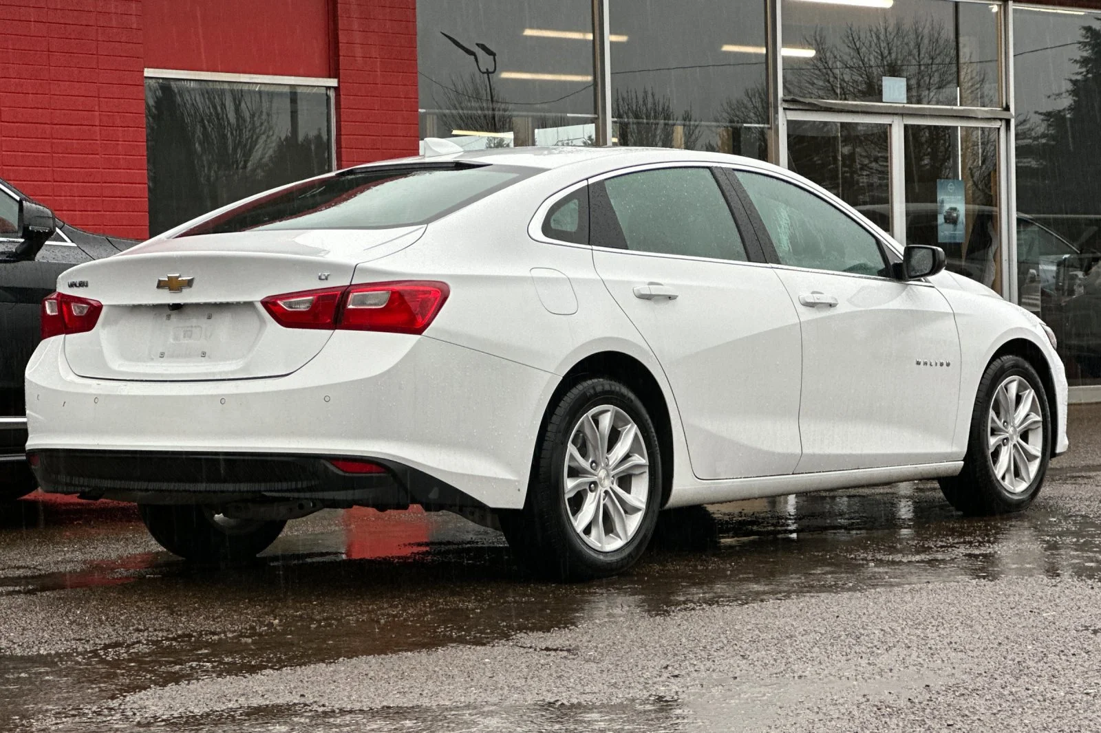 Used 2024 Summit White Chevrolet LT image 4