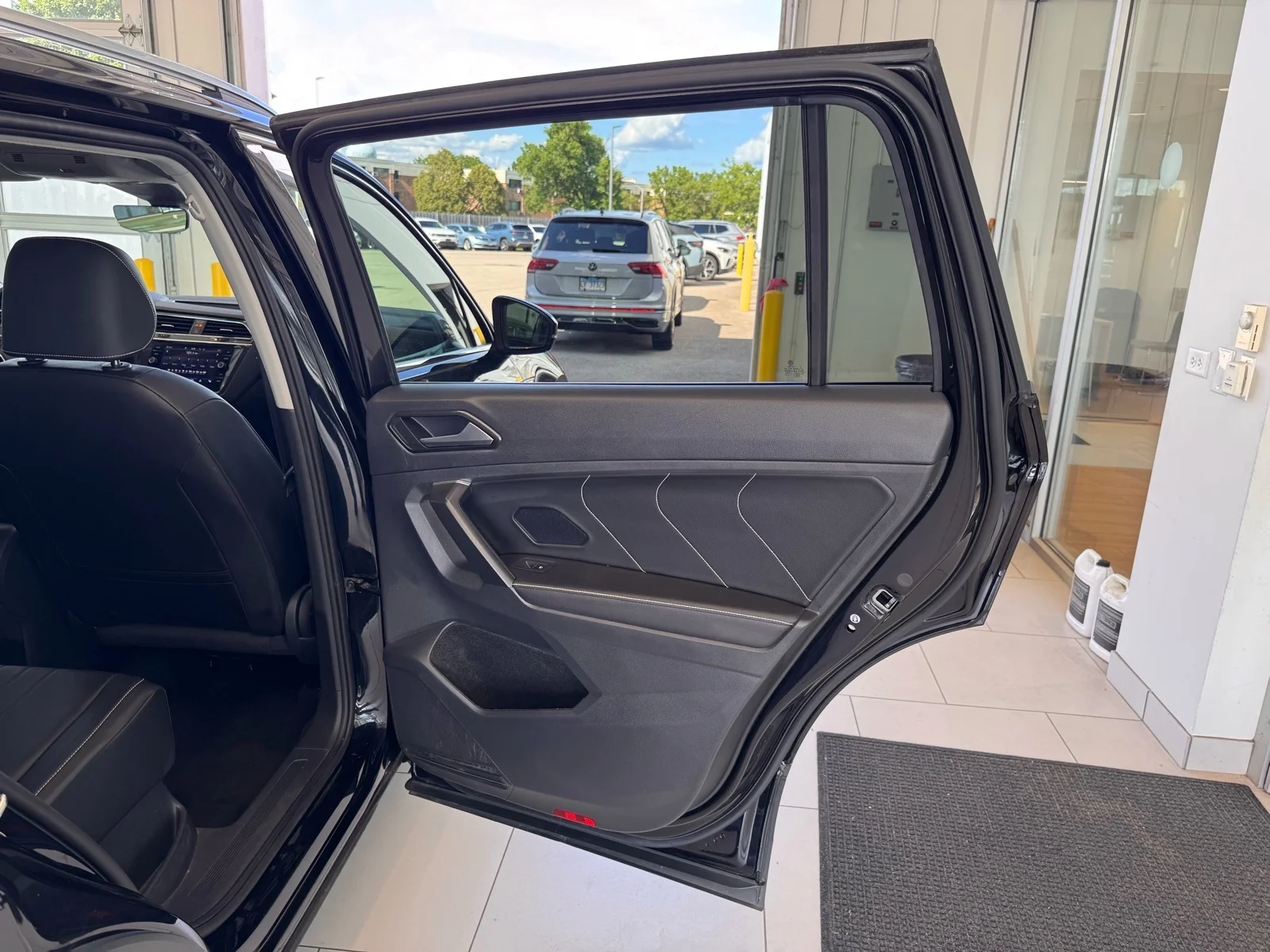 Used 2023 Black Volkswagen 2.0T SE 4MOTION image 34