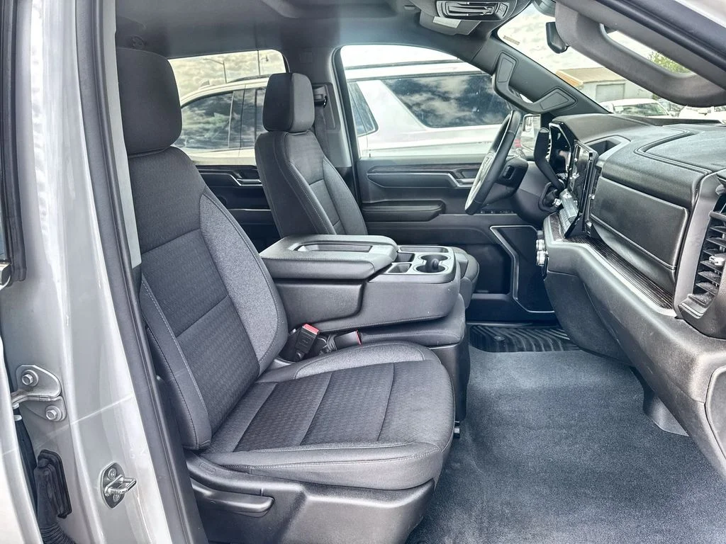 Used 2024 White GMC Elevation image 24