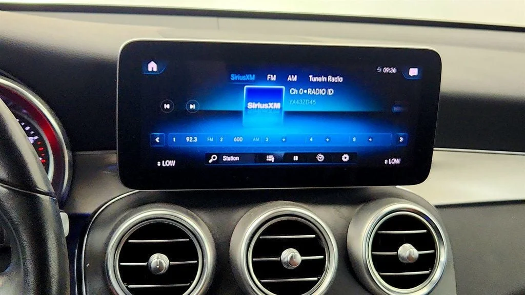 Used 2022 Mojave Silver Metallic Mercedes-Benz GLC 300 4MATIC SUV w/ AMG® Line & Premium Package Lite image 17