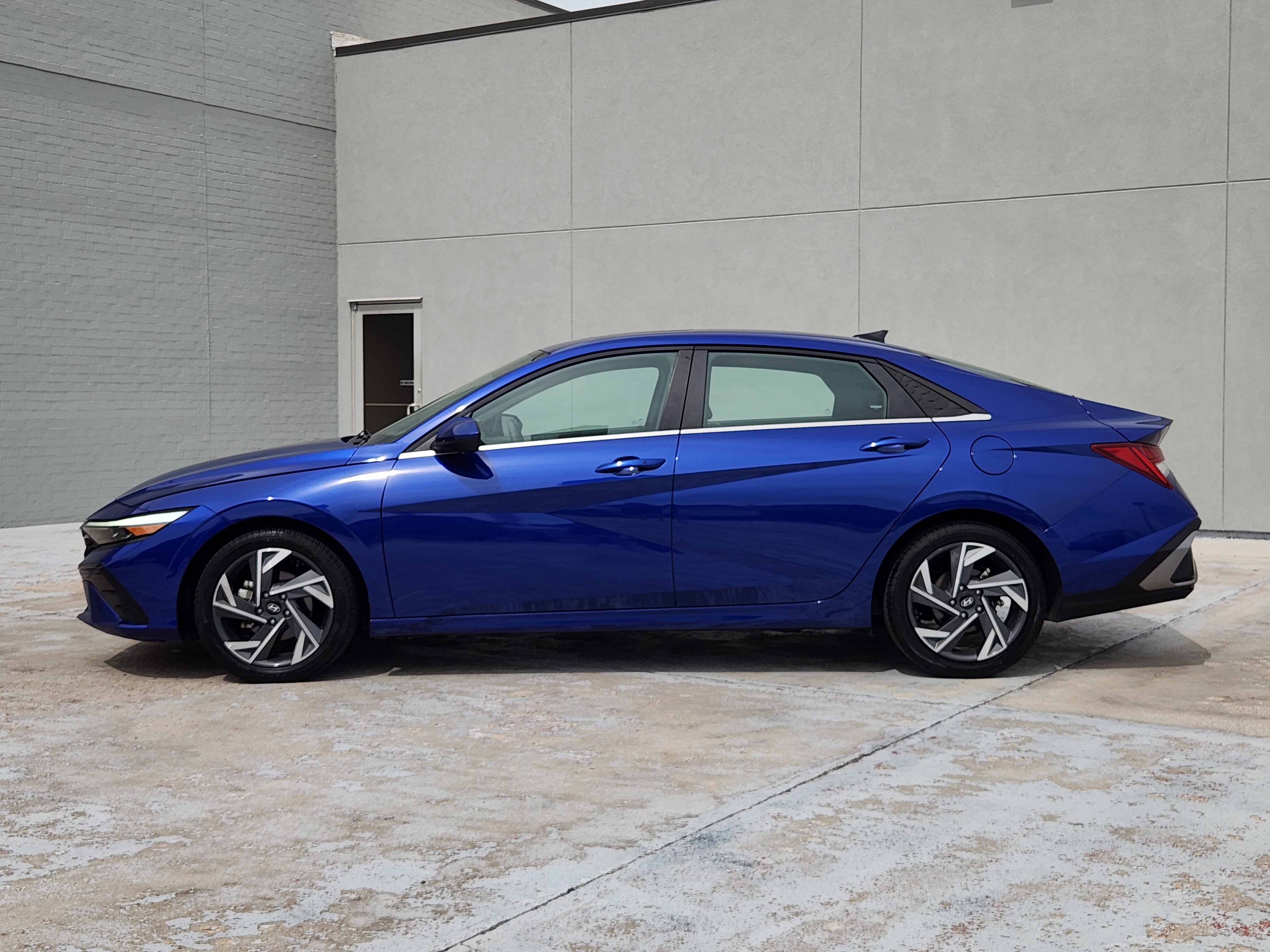 Used 2025 Intense Blue Hyundai SEL Convenience image 5