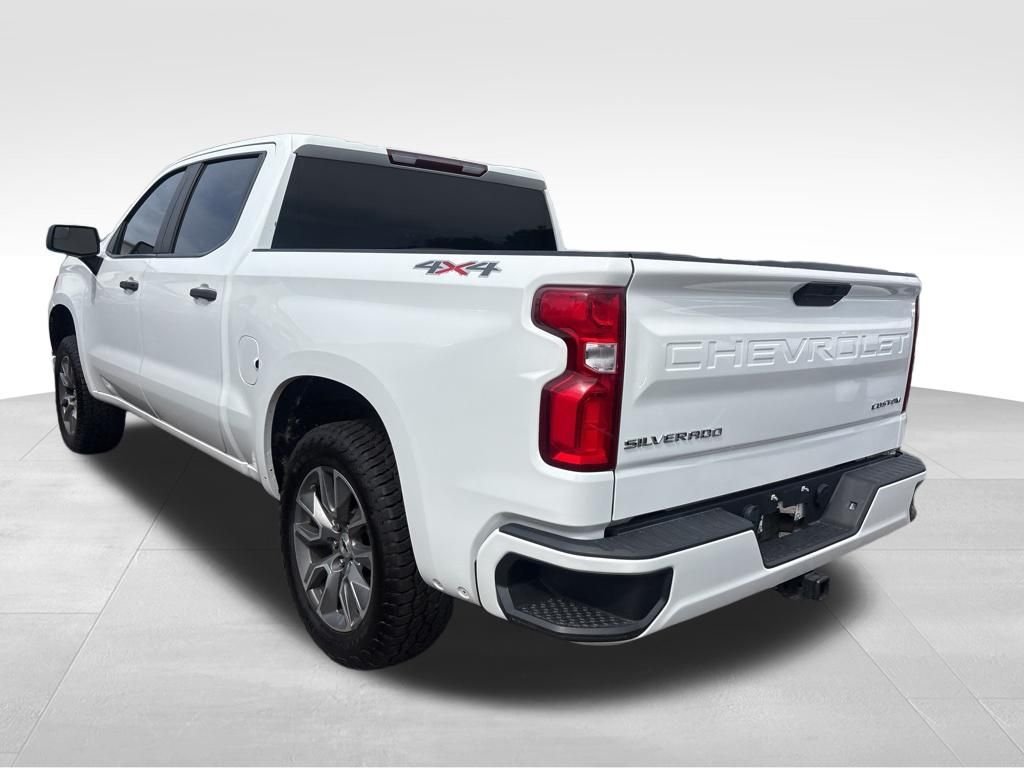 Used 2021 White Chevrolet Custom image 15
