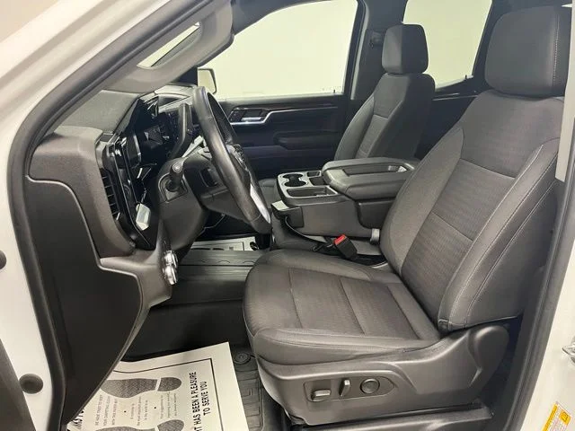 Used 2023 White GMC SLE image 19