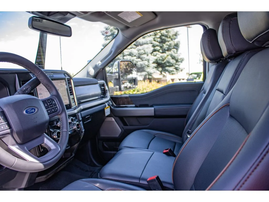 New 2026 OXFORD WHITE Ford LARIAT image 37