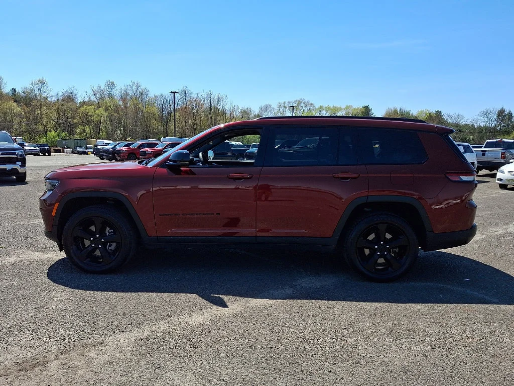 Used 2024 Red Jeep Altitude X 4x4 image 7