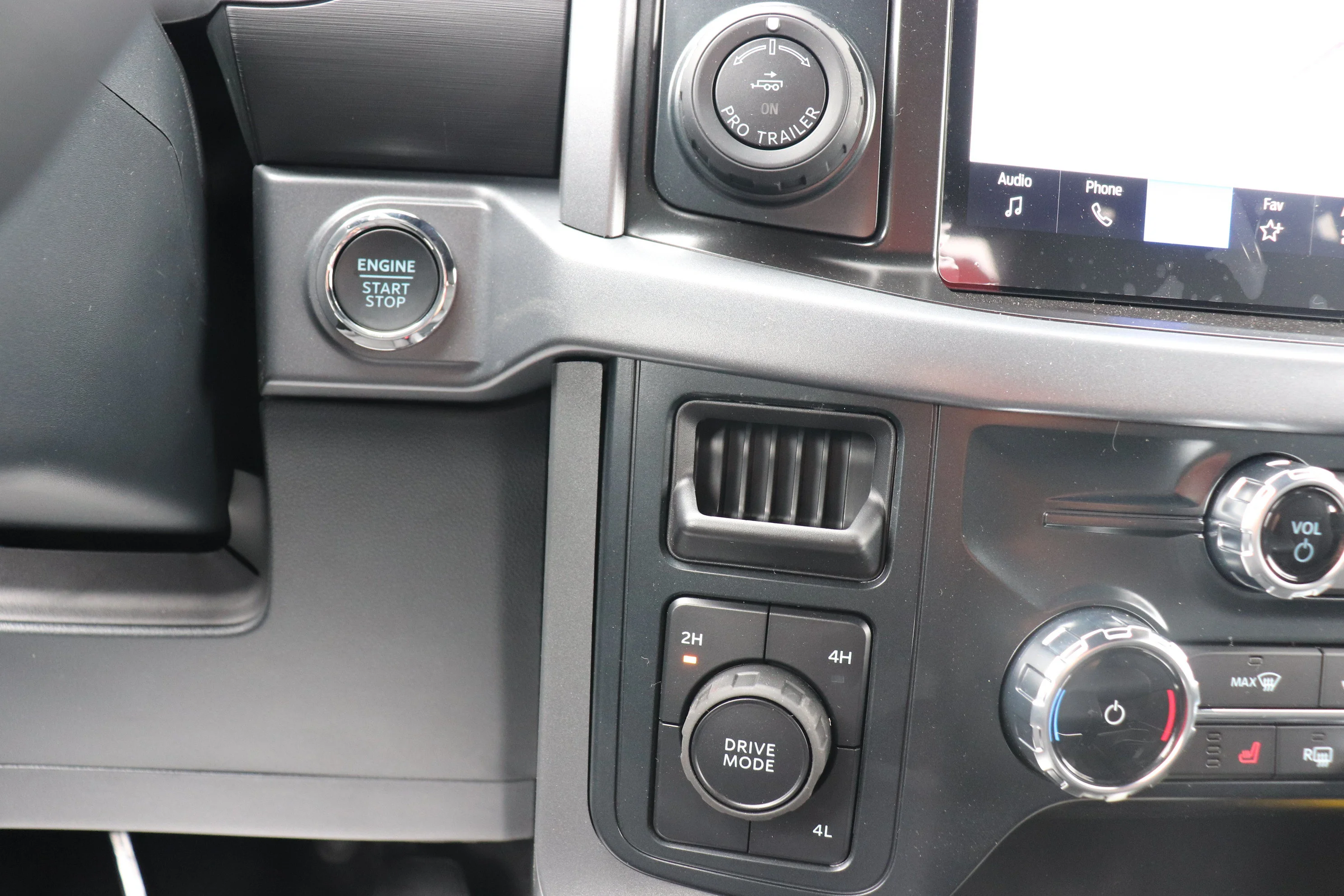 New 2026 OXFORD WHITE Ford XLT image 14