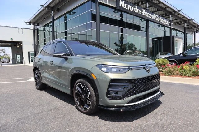 2025 Volkswagen Tiguan 2.0T SEL R-Line 4Motion's photo