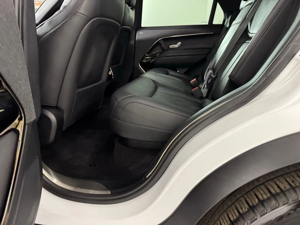 Used 2023 Fuji White Land Rover SE image 25