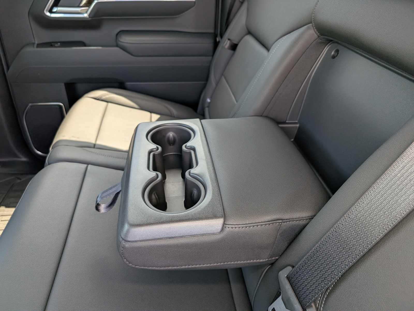 New 2026 Sterling Metallic GMC Elevation image 17
