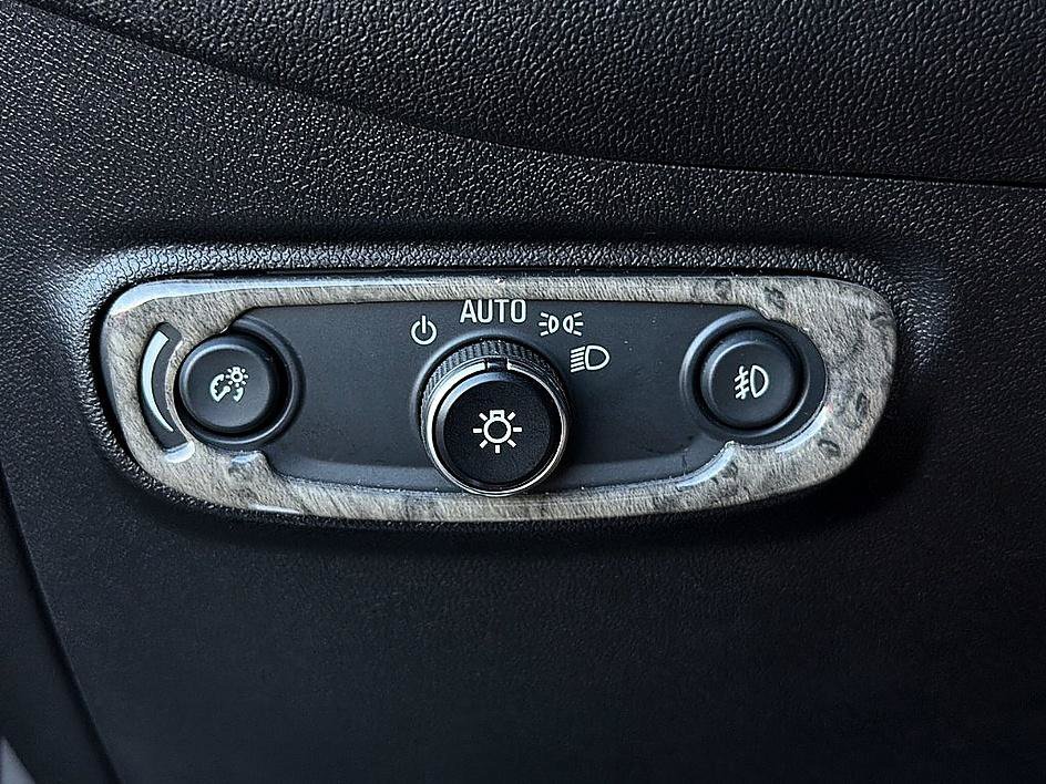 Used 2019 Nightfall Gray Metallic Chevrolet Premier image 21