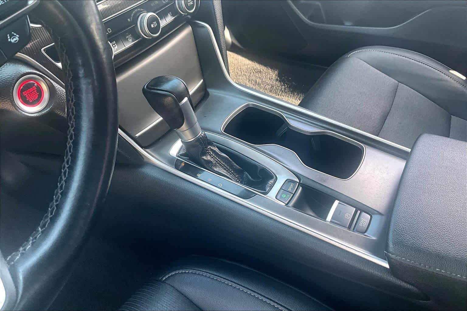 Used 2020 Lunar Silver Metallic Honda Sport image 17