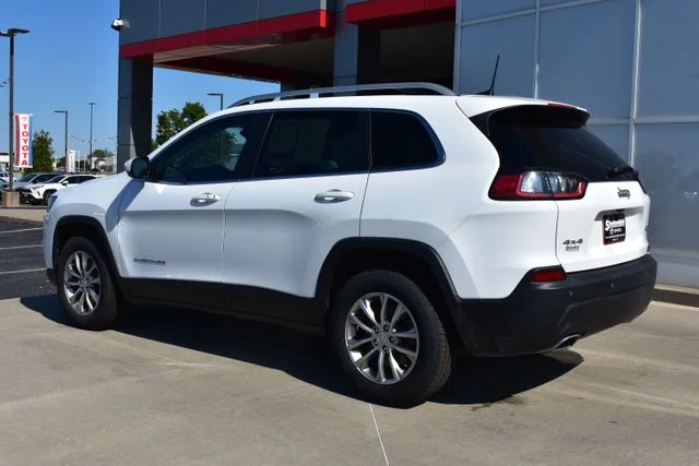 Used 2021 White Jeep Latitude Lux image 7