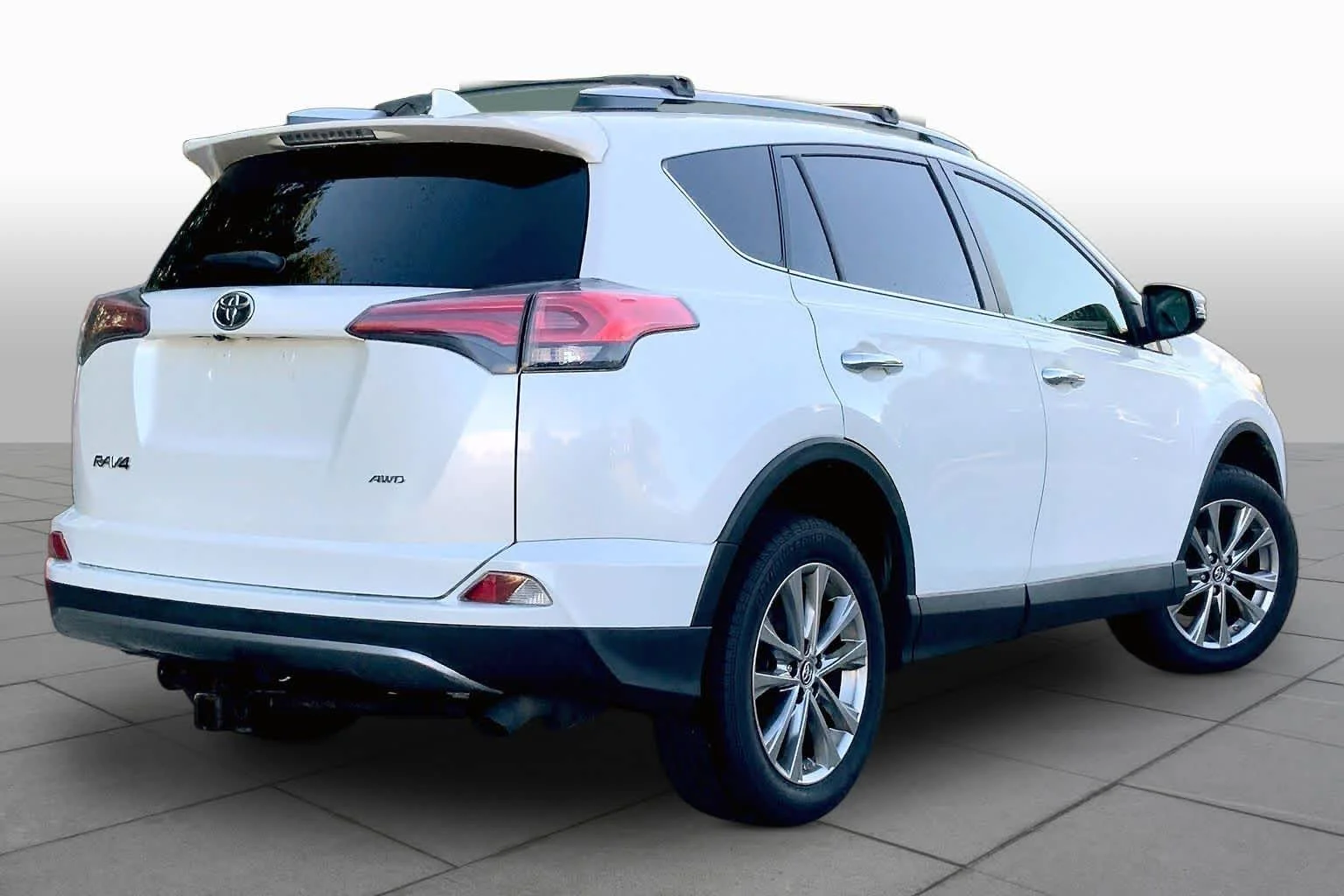 Used 2018 Blizzard Pearl Toyota Limited image 13