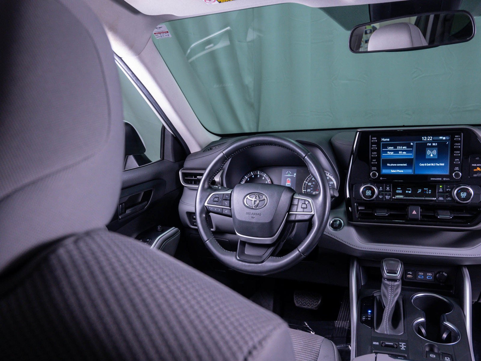 Used 2022 Pearl Toyota LE image 16